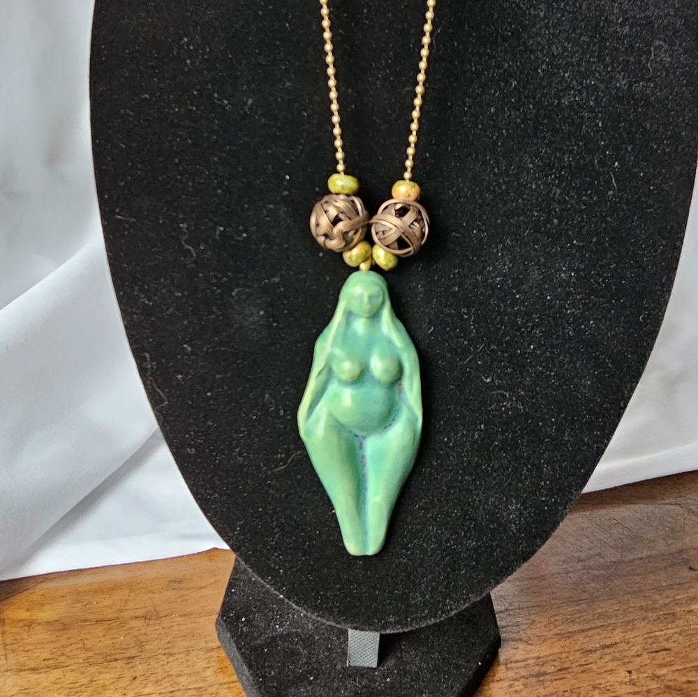 EUC Folk Art Earth Mother Goddess Figural Pendant Necklace Artisan